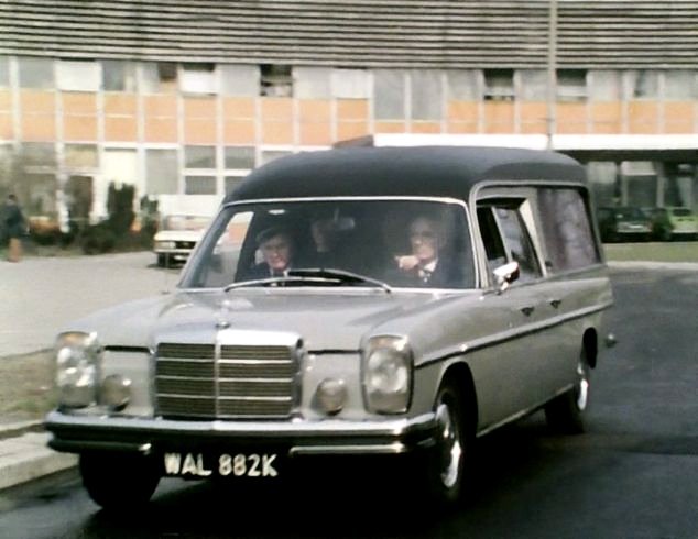 Mercedes-Benz 230 Bestattungswagen Pollmann [W114]