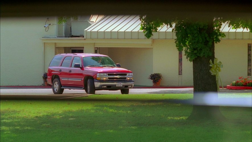 2004 Chevrolet Tahoe LS [GMT820]