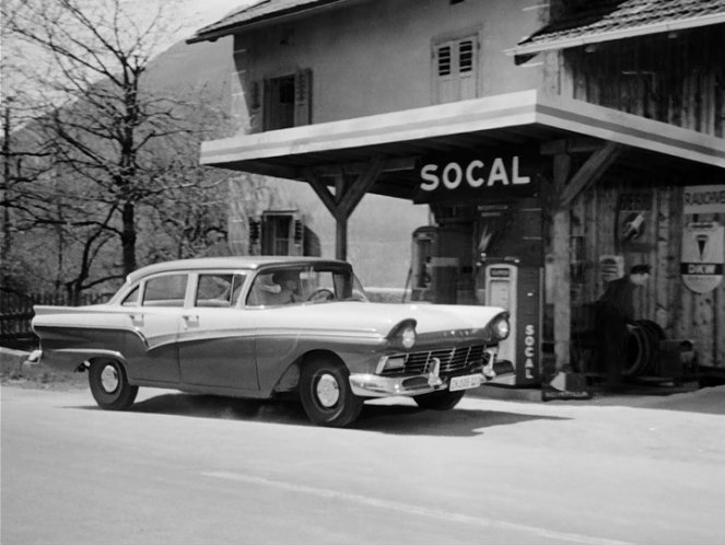 1957 Ford Custom 300 Fordor Sedan