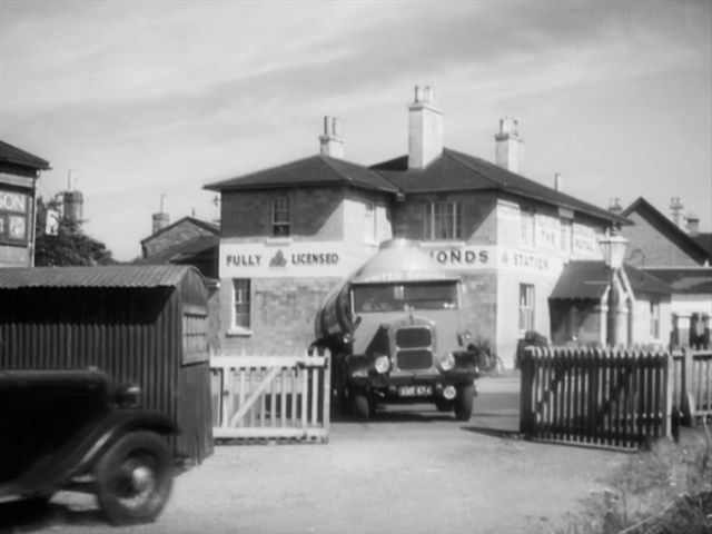 1937 Scammell 15 MU United Dairies tanker