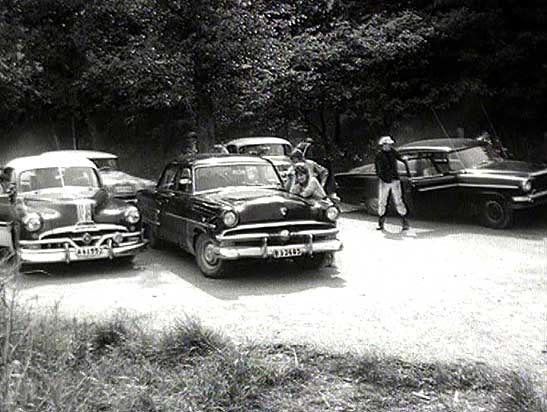 1952 Pontiac Chieftain De Luxe Sedan