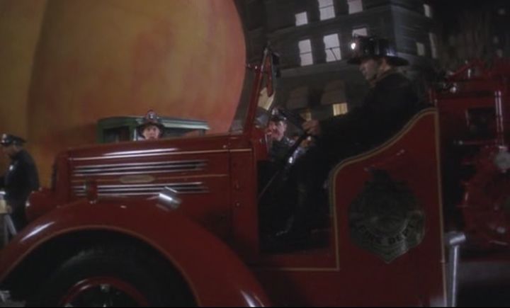 1942 Mack E-Series Fire Pumper