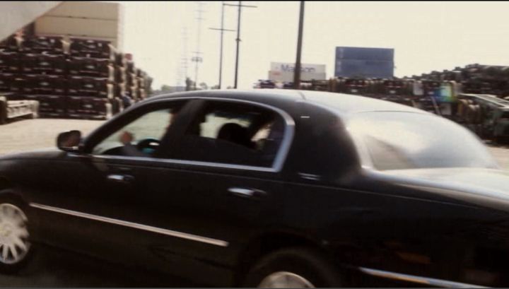 2005 Lincoln Town Car Signature Limited