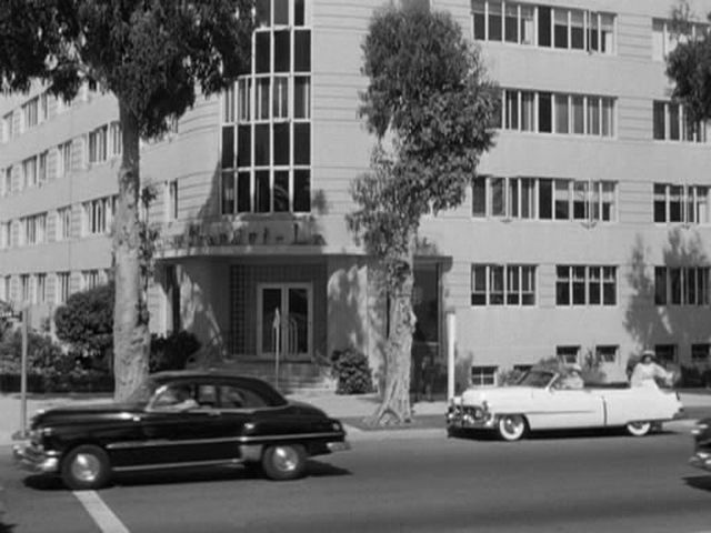 1951 Pontiac Chieftain De Luxe Two-Door Sedan [2511D]