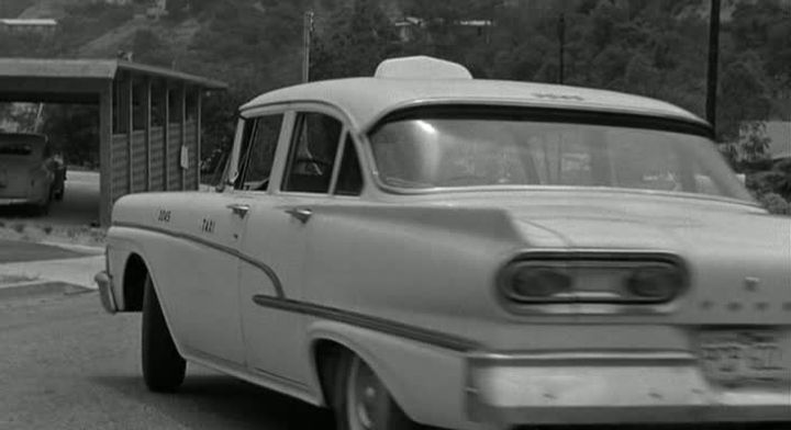 1958 300 Custom ford fordor
