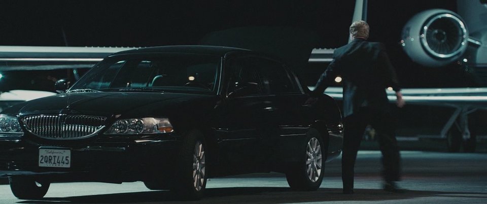 2005 Lincoln Town Car