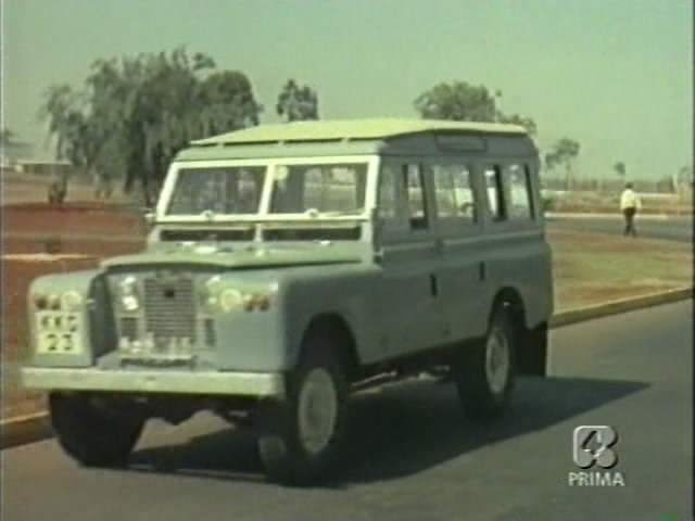 Land-Rover 109'' Series II Station Wagon