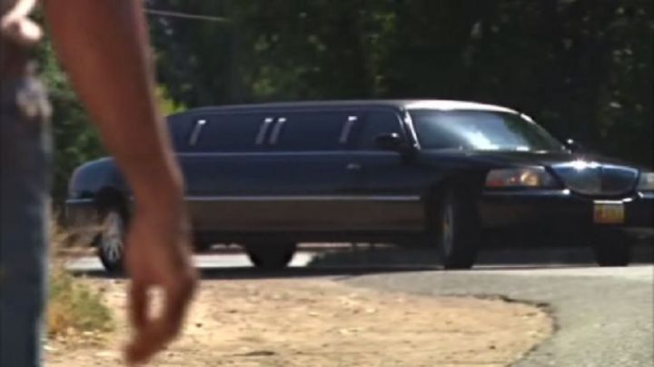 2003 Lincoln Town Car Stretched Limousine