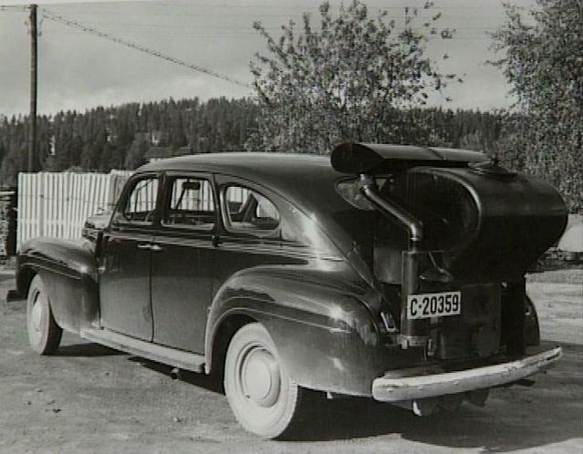 IMCDb.org: 1940 Dodge Kingsway Four-Door Sedan in 