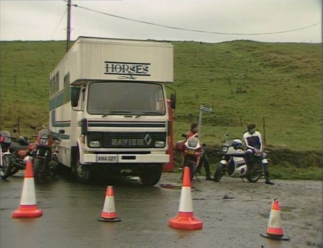 1978 Saviem JN horse transporter