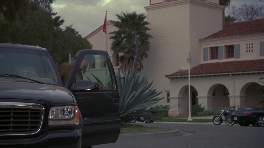 1999 Cadillac Escalade [GMT435]
