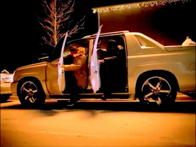 2002 Cadillac Escalade EXT [GMT806]