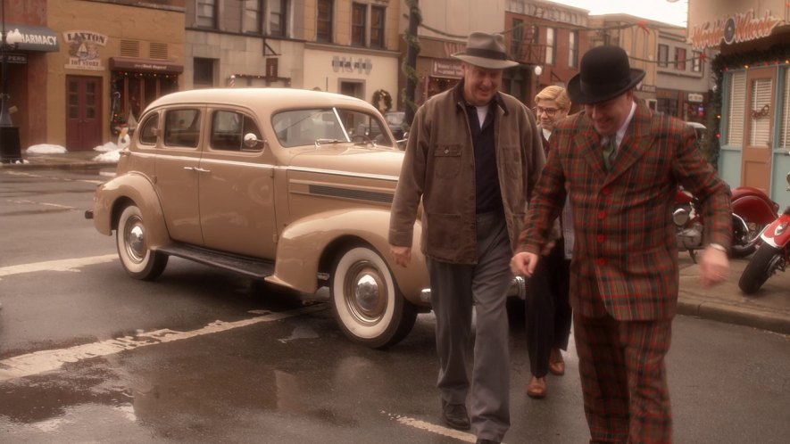 1937 Oldsmobile Eight [L-37]