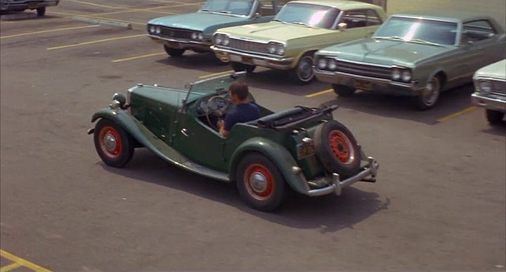 1965 Oldsmobile Delta 88 Holiday Sedan