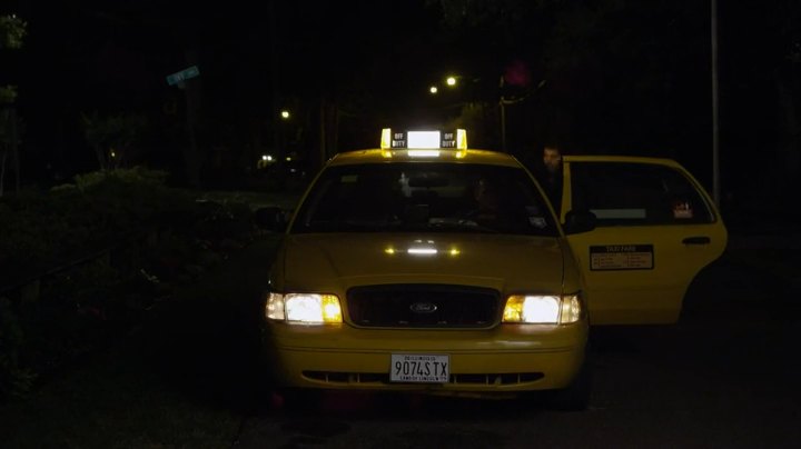 2002 Ford Crown Victoria Commercial Taxi Package LWB [P70]