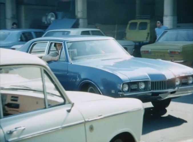 1968 Oldsmobile Cutlass Town Sedan