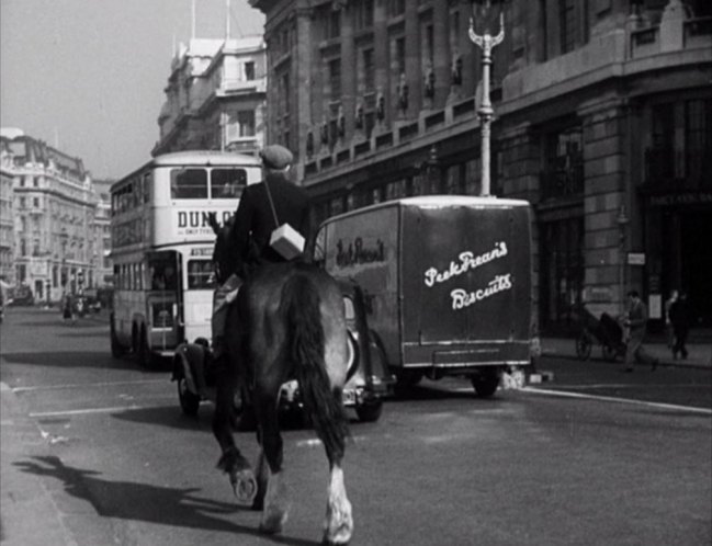 1935 Commer B2 20-25 cwt Van Peek Frean's Biscuits
