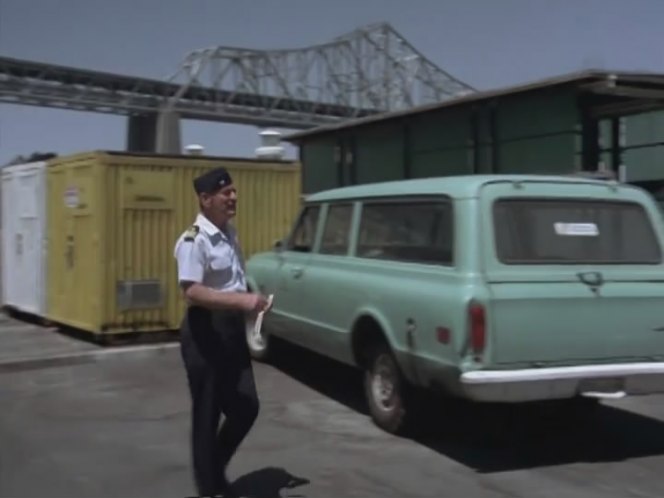 IMCDb.org: 1968 Chevrolet Suburban in 