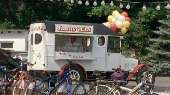 1983 Fleur De Lys Newark Parcel Van